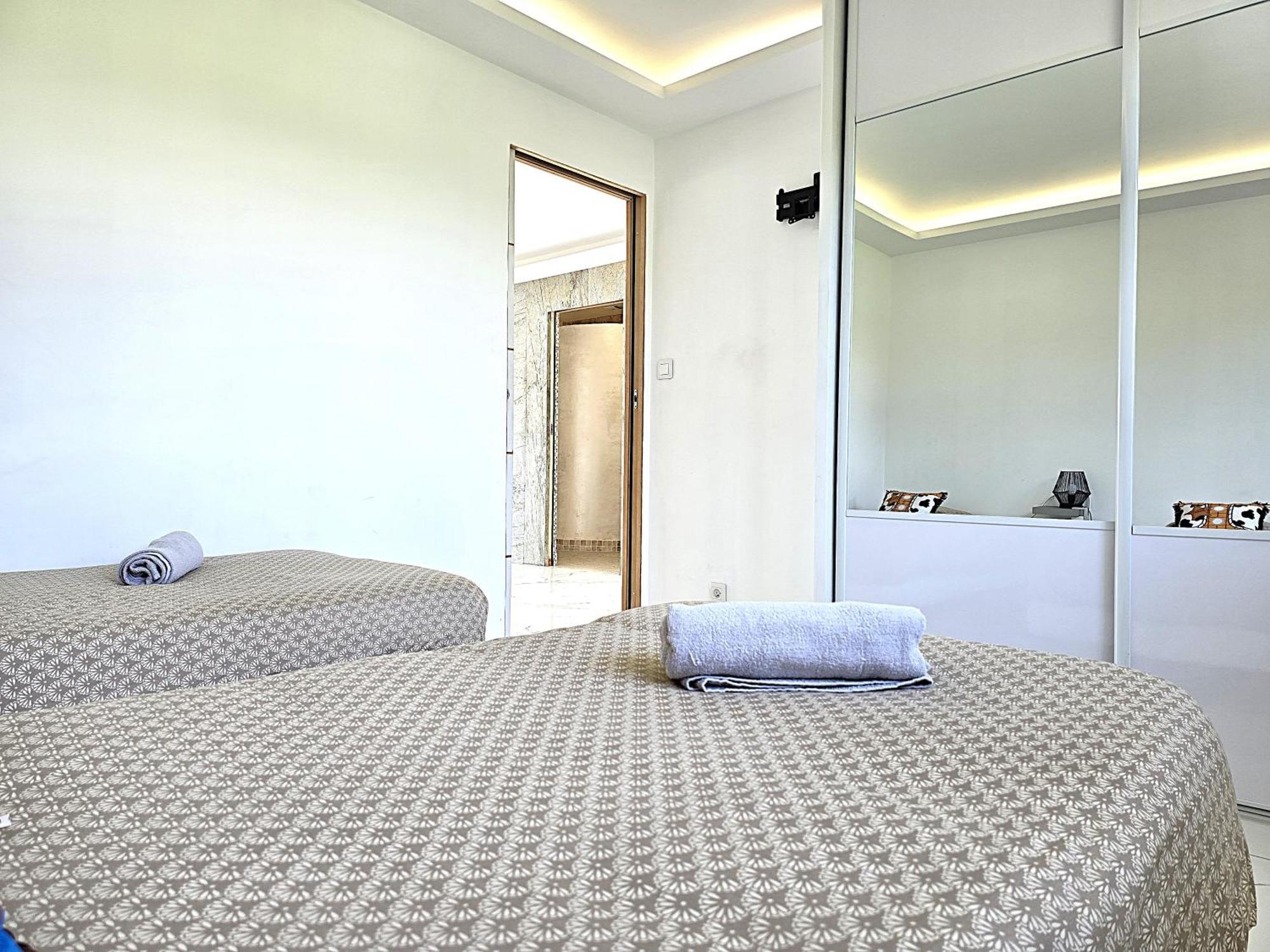 Maison Sapiac - 4Pers - 2 Chambres - 3 Lits - Clim Reversible - Terrasse Ombragee Et Grand Jardin - Piscine Saison Estivale มงโตบ็อง ภายนอก รูปภาพ